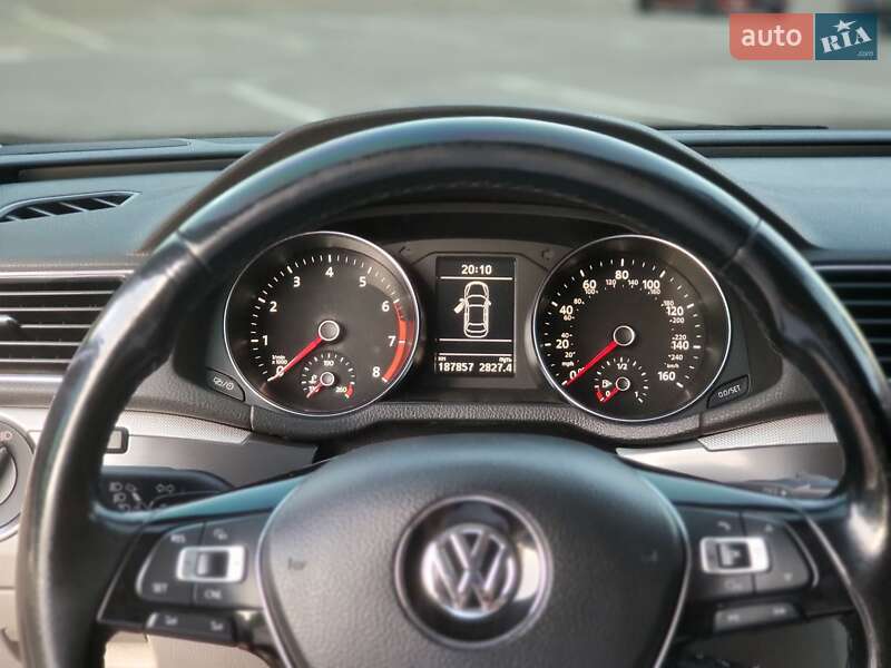 Седан Volkswagen Passat 2016 в Кропивницком