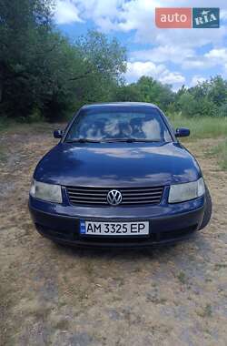 Седан Volkswagen Passat 2000 в Звягеле