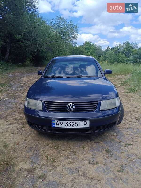 Седан Volkswagen Passat 2000 в 