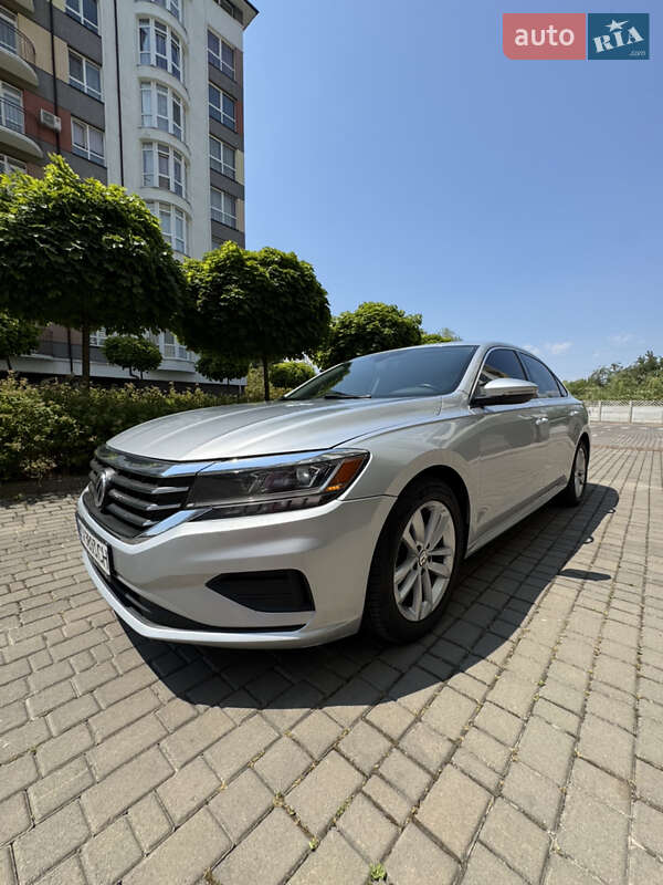 Седан Volkswagen Passat 2020 в Ивано-Франковске