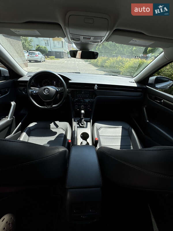 Седан Volkswagen Passat 2020 в Ивано-Франковске
