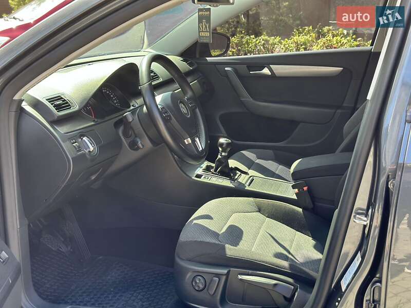 Універсал Volkswagen Passat 2012 в Івано-Франківську