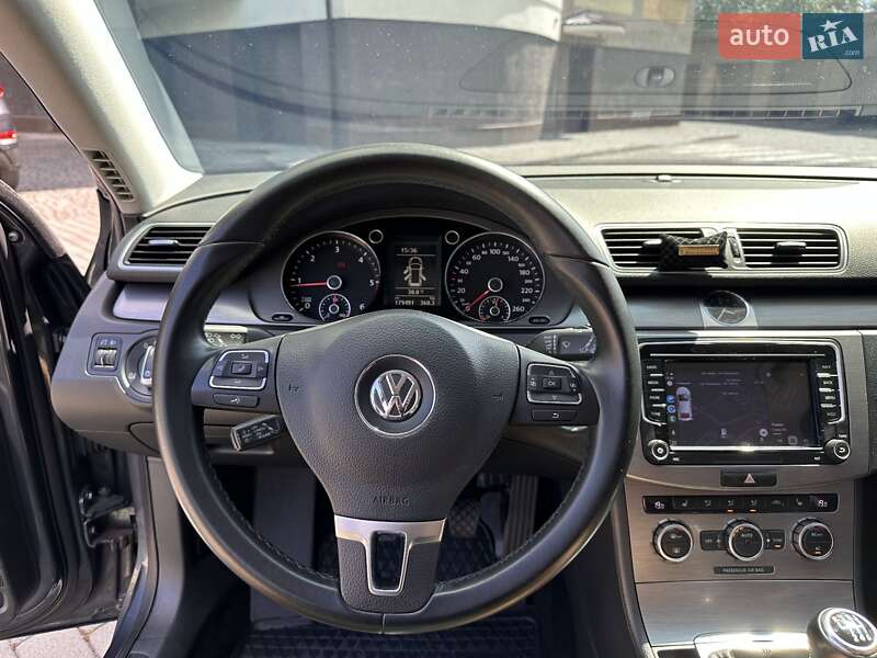 Універсал Volkswagen Passat 2012 в Івано-Франківську