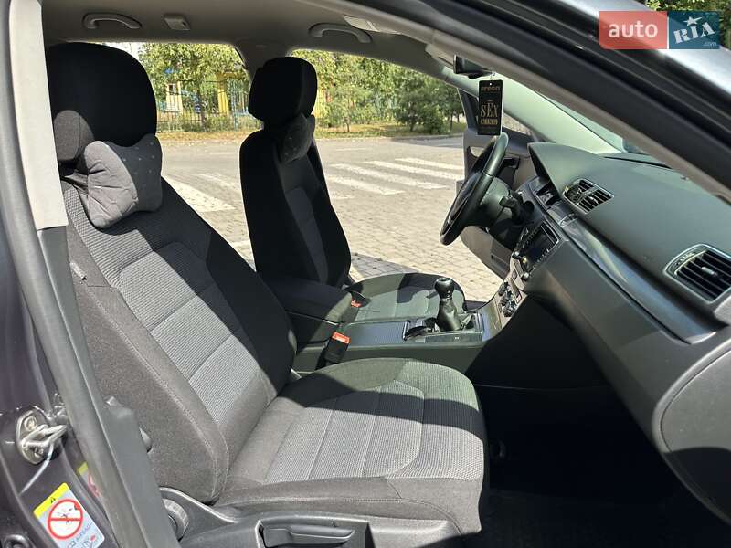 Універсал Volkswagen Passat 2012 в Івано-Франківську