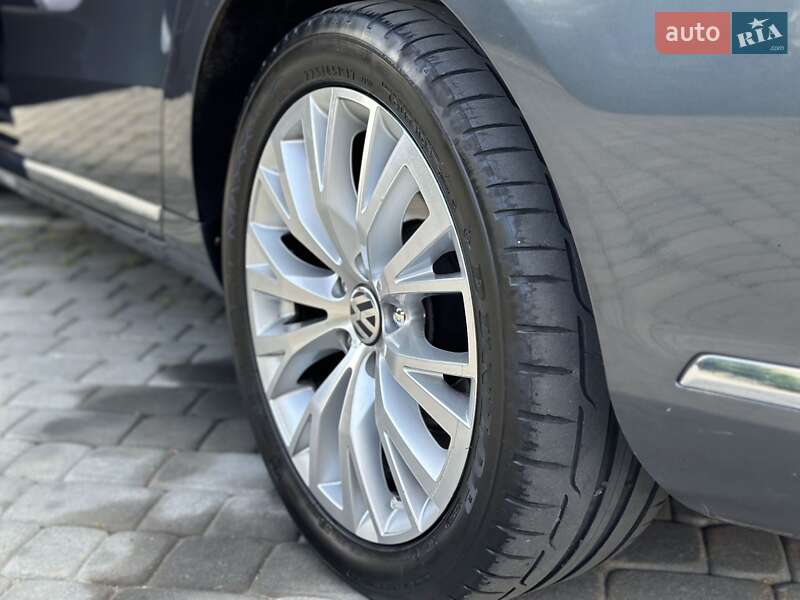 Універсал Volkswagen Passat 2012 в Івано-Франківську