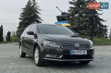 Универсал Volkswagen Passat 2012 в Дубно