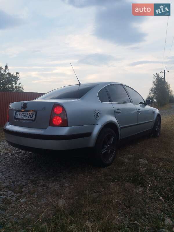Седан Volkswagen Passat 2000 в Надворной