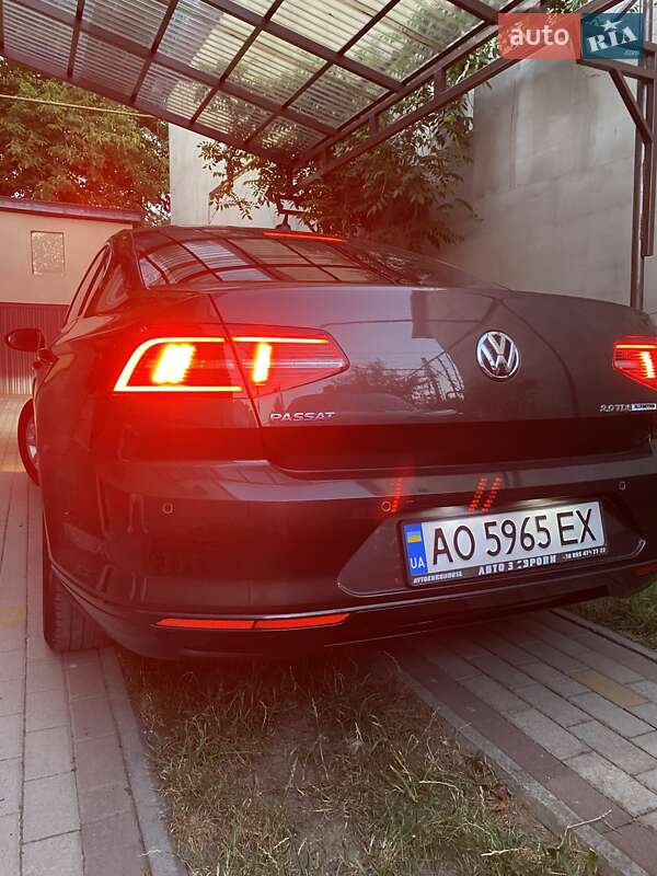 Седан Volkswagen Passat 2015 в Хусті