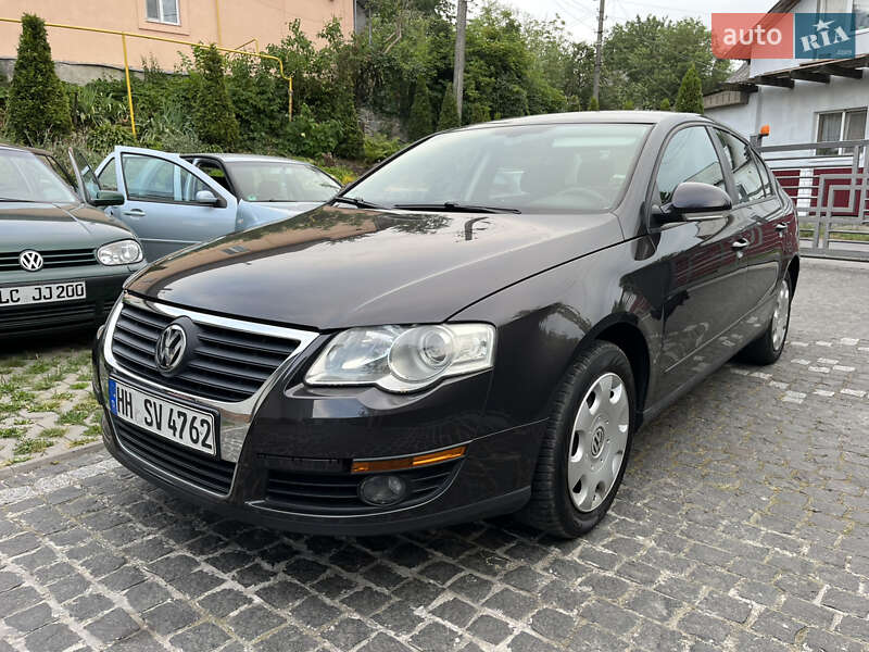 Седан Volkswagen Passat 2005 в Звягелі