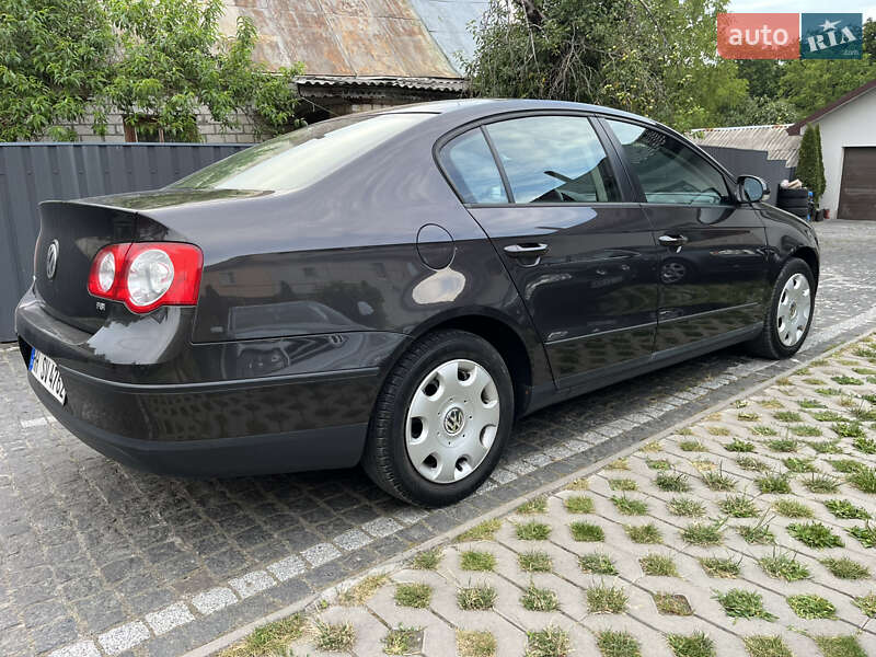 Седан Volkswagen Passat 2005 в Звягелі