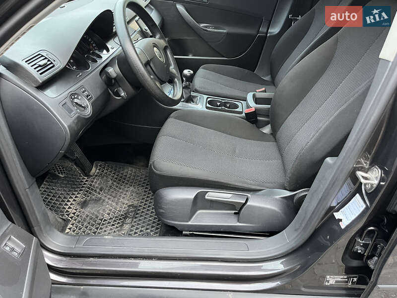 Седан Volkswagen Passat 2005 в Звягелі