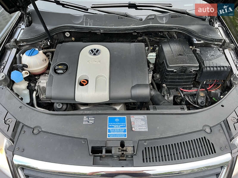 Седан Volkswagen Passat 2005 в Звягелі