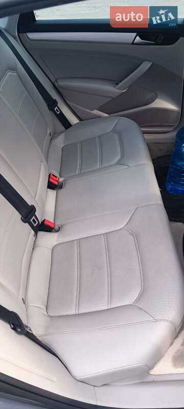 Седан Volkswagen Passat 2012 в Киеве