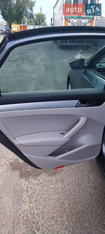 Седан Volkswagen Passat 2012 в Киеве