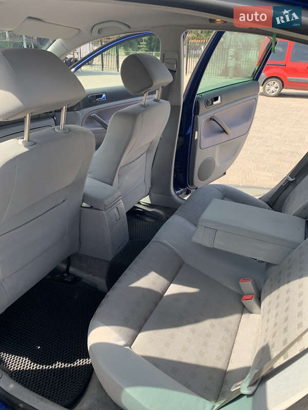 Седан Volkswagen Passat 2001 в Краснограде