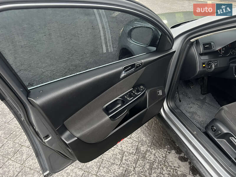 Седан Volkswagen Passat 2005 в Надворной фото 13 Седан Volkswagen Passat 2005 в Надворной