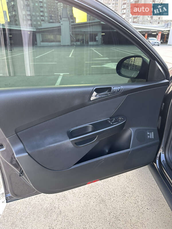 Седан Volkswagen Passat 2008 в Києві