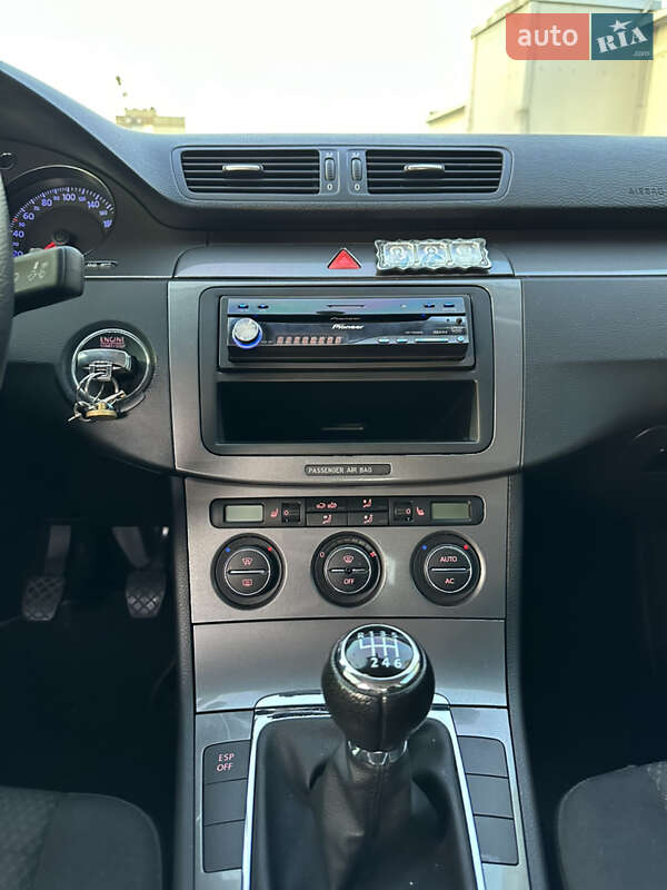 Седан Volkswagen Passat 2008 в Києві