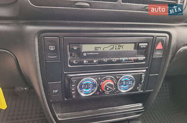 Седан Volkswagen Passat 2001 в 