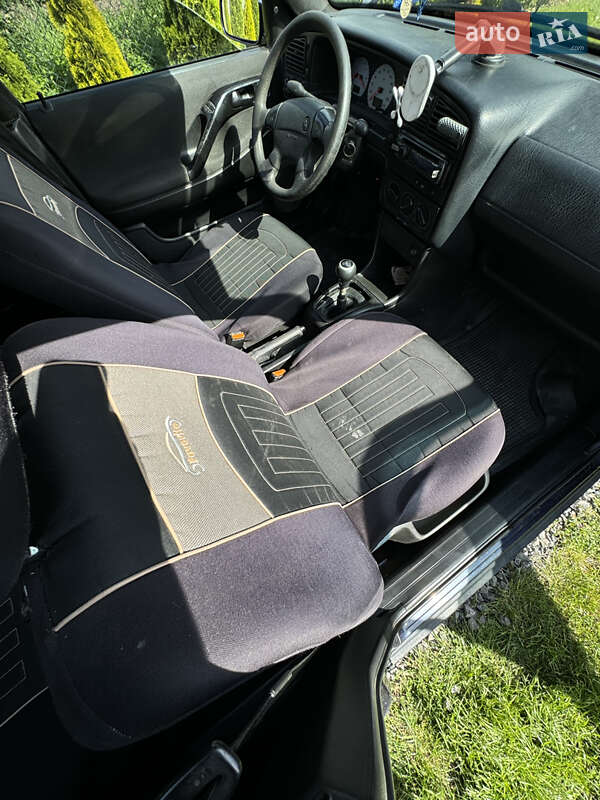 Седан Volkswagen Passat 1996 в Жидачові