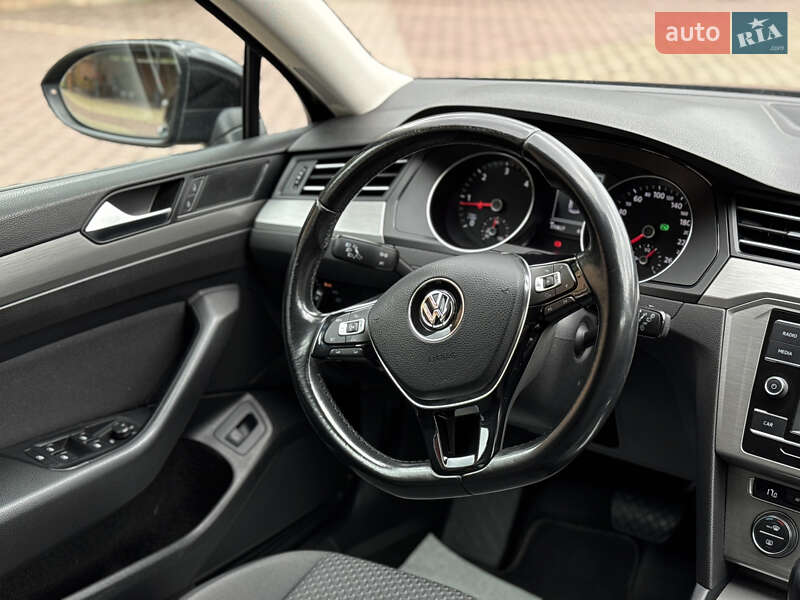 Универсал Volkswagen Passat 2017 в Мукачево