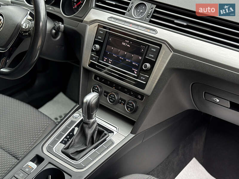 Универсал Volkswagen Passat 2017 в Мукачево