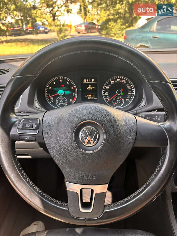 Універсал Volkswagen Passat 2015 в Києві