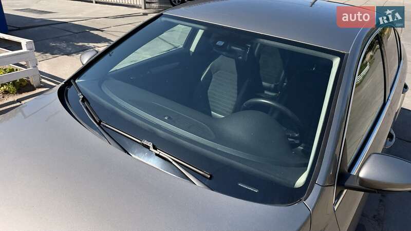 Седан Volkswagen Passat 2013 в Броварах