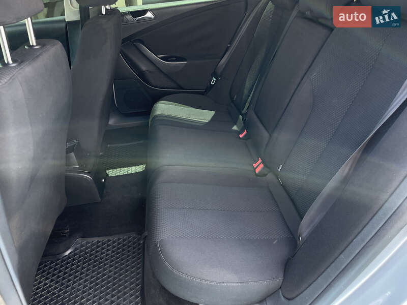 Универсал Volkswagen Passat 2010 в Одессе