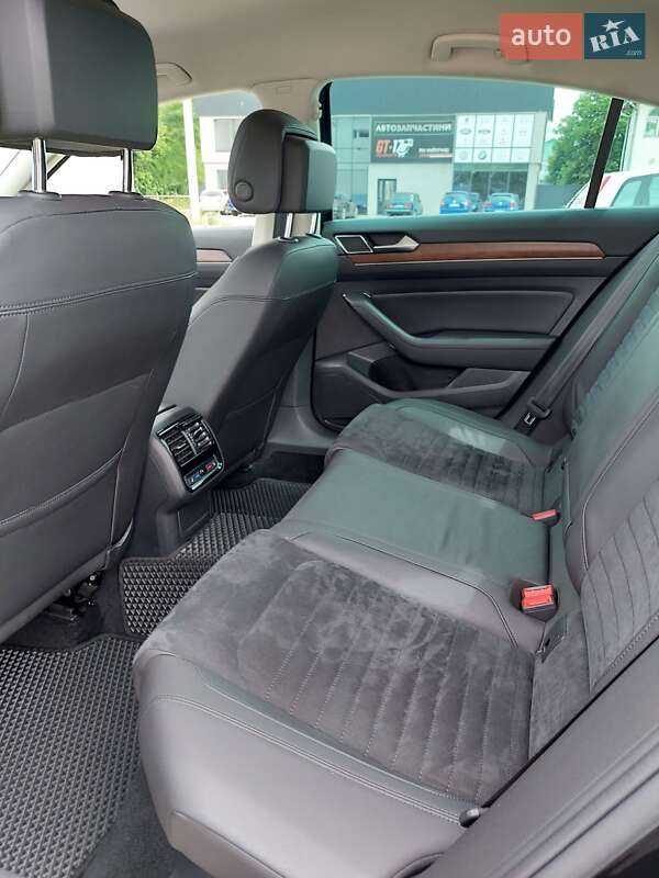 Седан Volkswagen Passat 2019 в Черновцах