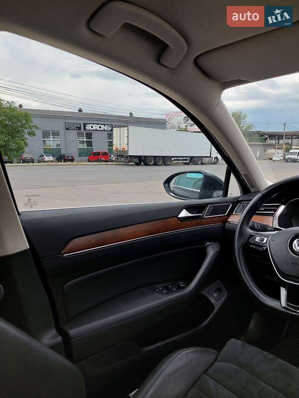 Седан Volkswagen Passat 2019 в Черновцах