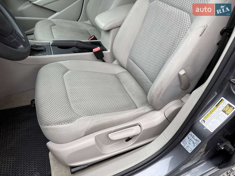 Седан Volkswagen Passat 2012 в Стрые