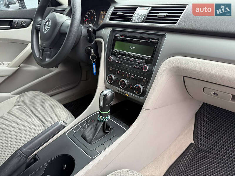 Седан Volkswagen Passat 2012 в Стрые
