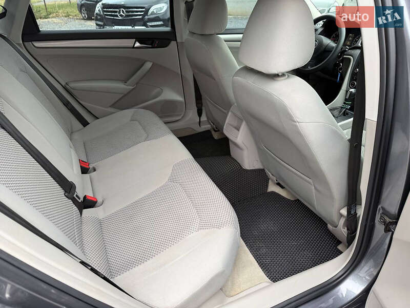 Седан Volkswagen Passat 2012 в Стрые