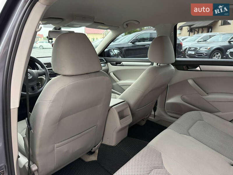 Седан Volkswagen Passat 2012 в Стрые
