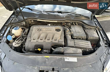 Універсал Volkswagen Passat 2013 в 