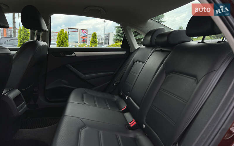 Седан Volkswagen Passat 2011 в Львове