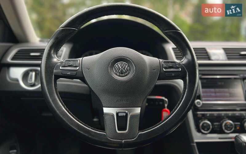 Седан Volkswagen Passat 2011 в Львове