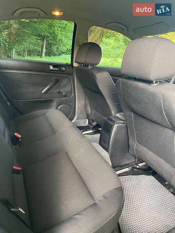Седан Volkswagen Passat 2002 в Києві