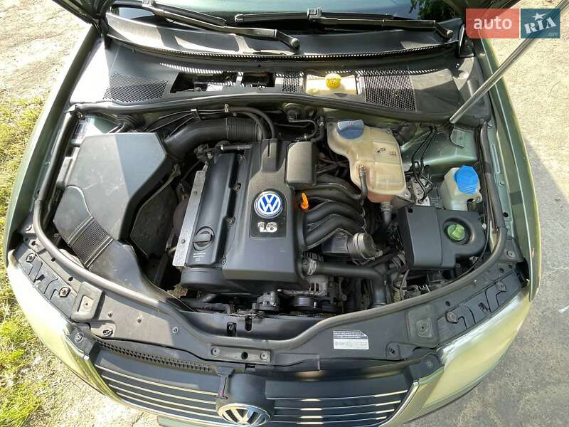 Седан Volkswagen Passat 2002 в Києві