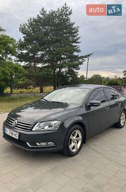 Седан Volkswagen Passat 2013 в Горішніх Плавнях