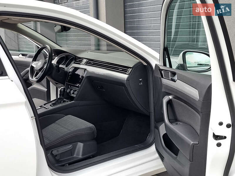 Универсал Volkswagen Passat 2019 в Петропавловской Борщаговке