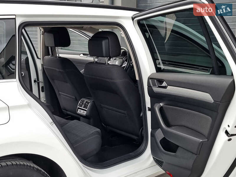 Универсал Volkswagen Passat 2019 в Петропавловской Борщаговке