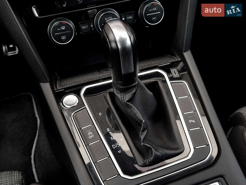 Универсал Volkswagen Passat 2019 в Петропавловской Борщаговке