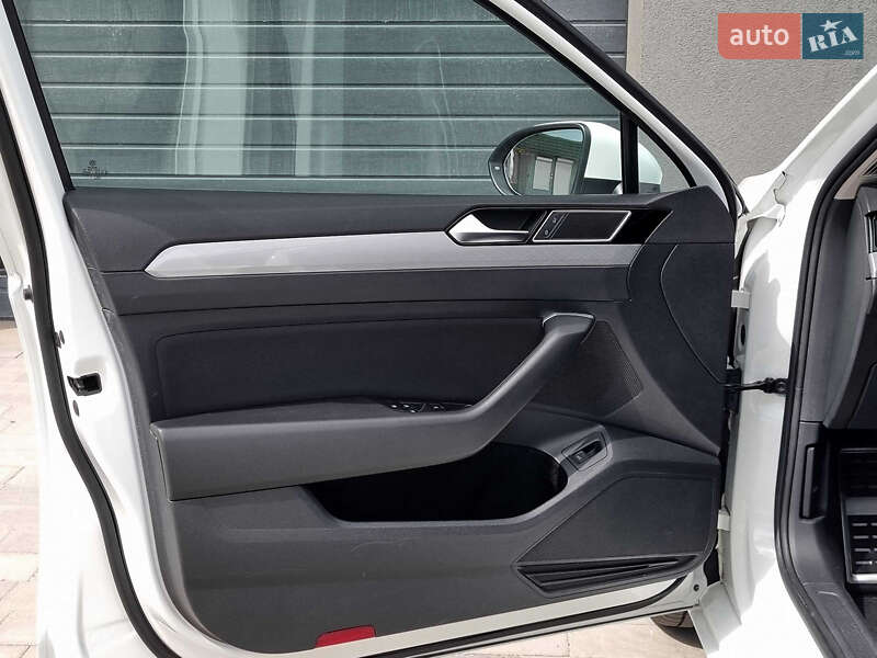 Универсал Volkswagen Passat 2019 в Петропавловской Борщаговке