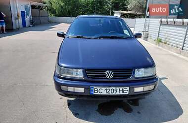 Седан Volkswagen Passat 1993 в Бориславі