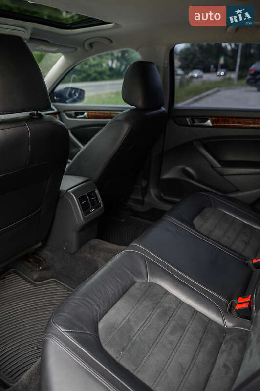 Седан Volkswagen Passat 2013 в Новояворовске