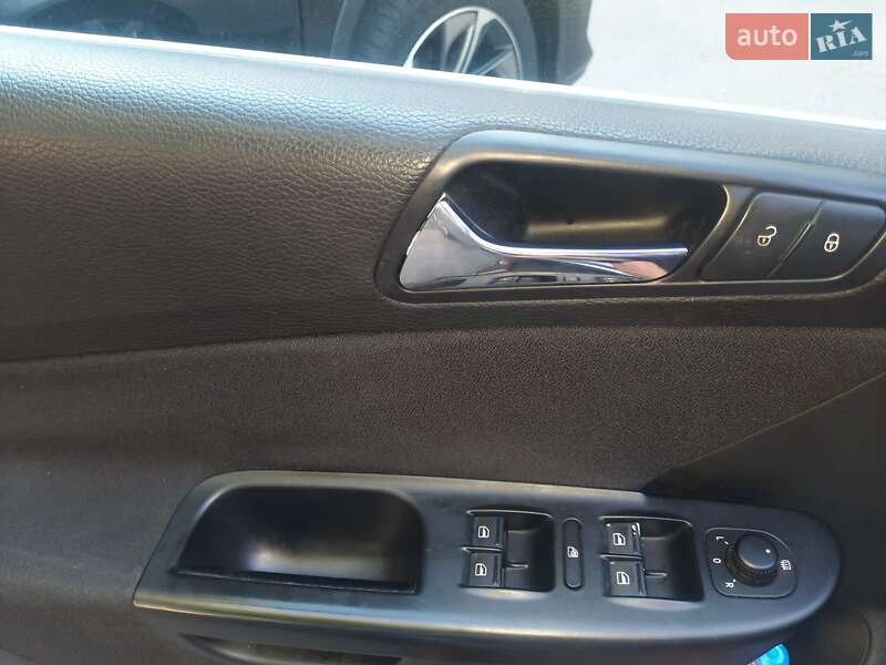 Универсал Volkswagen Passat 2006 в Стрые