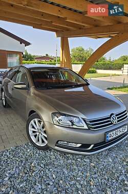 Седан Volkswagen Passat 2012 в Ужгороде