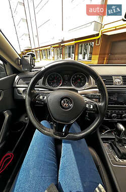 Седан Volkswagen Passat 2017 в Ивано-Франковске